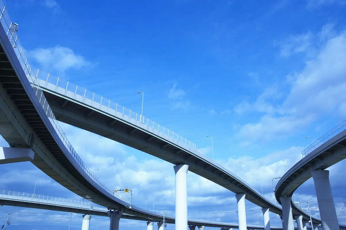 高速道路の橋梁